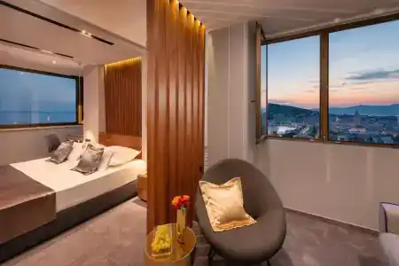 Royal Suites - 100
