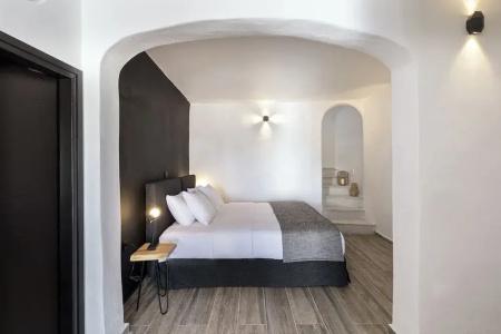 Pearl of Caldera Oia - Boutique by Pearl Collection - 105