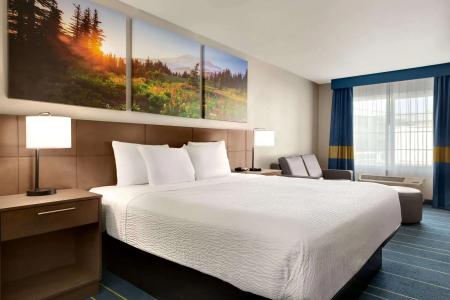 Days Inn & Suites by Wyndham At Disneyland Park - 2