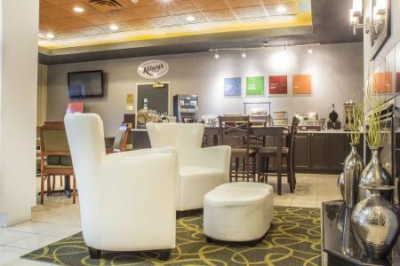 Comfort & Suites - 28