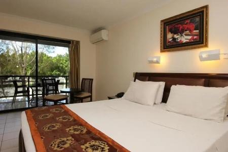 Novena Palms - 34
