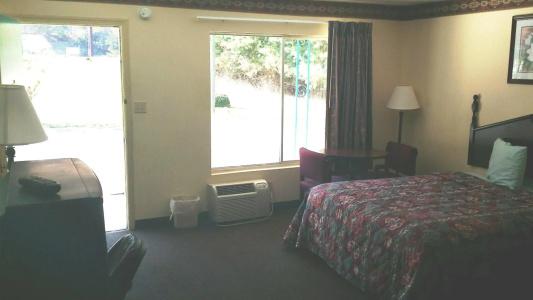 Scottish Inn - 4
