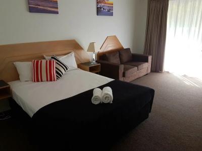 Outrigger Burleigh - 79