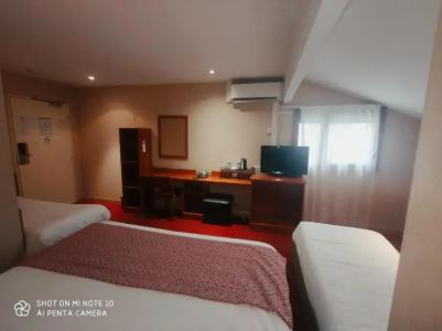Kyriad Nîmes Ouest A9 - 54