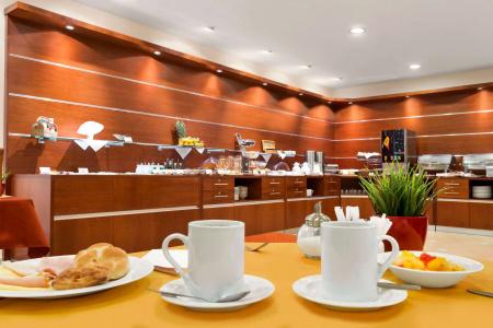 Ramada Airport Prague - 11
