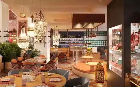 DoubleTree by Hilton - 9