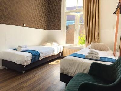 Amsterdam Inn - 4