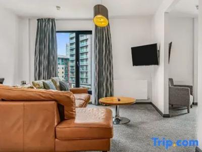 The Ainscow, Bw Premier Collection - 141