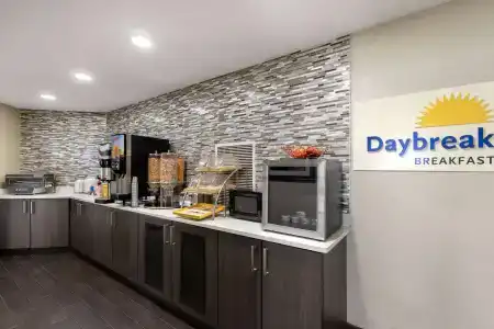 Days Inn by Wyndham Lookout Mountain West - 13