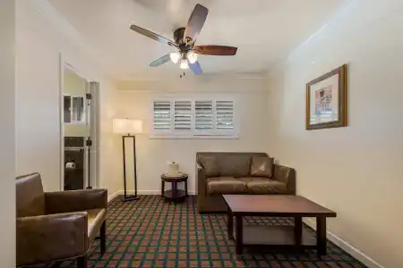 Clarion Collection Oaks Inn - 42