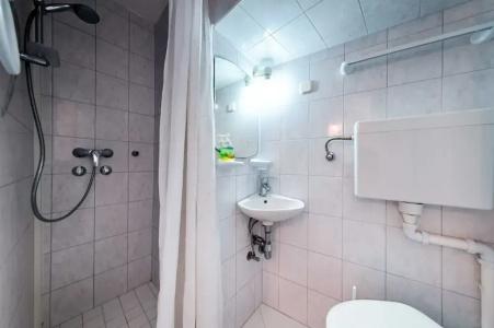 Mira Sea Front Guesthouse - 9