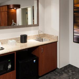 Courtyard by Marriott Miami at Dolphin Mall - 26