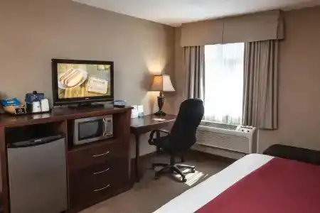 Days Inn & Suites by Wyndham - 21