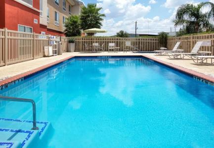 Fairfield Inn & Suites - 12