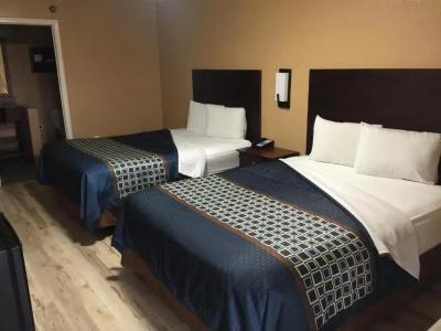 The Crossroads and Suites - 28