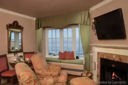 Spindrift Inn - 25