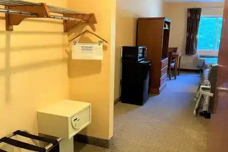 Super 8 by Wyndham at Forbes Landing - 10