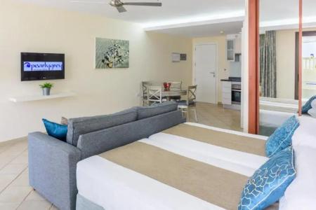 Pearly Grey Ocean Club & Suites - 97