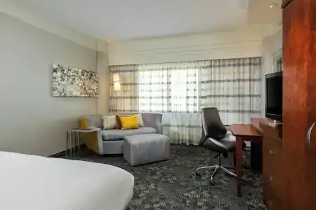 Courtyard by Marriott Houston Galleria - 35