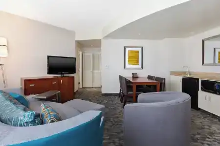 Courtyard by Marriott Downtown - 40