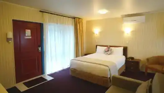 Cornwall Park Motor Inn - 6