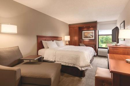Hampton Inn-Airport - 6