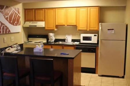 Hawthorn Suites East - 67
