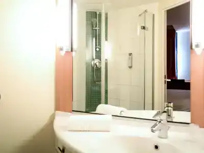 ibis Marseille Centre Euromed - 9