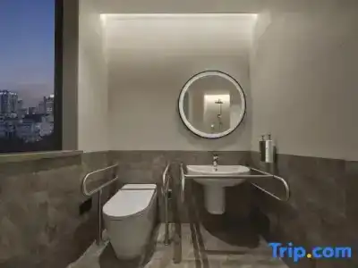Hilton Garden Inn West Lake - 37