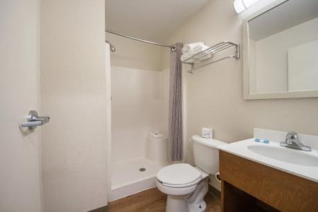 HomeTowne Studios by Red Roof Dallas - - 7