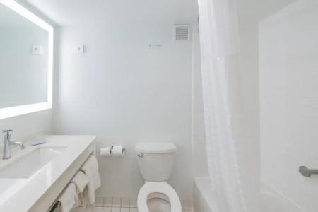 Clarion Pointe Galveston Seawall - 40