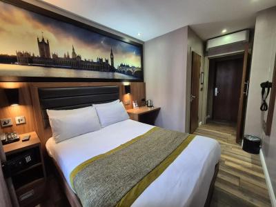 London Court - 18