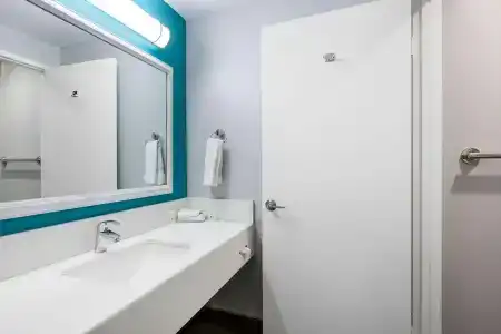 Quality Inn Near Hollywood Walk of Fame - 7