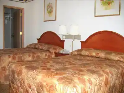 Red Carpet Inn Brooklyn - 2
