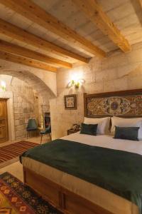 Solo Cave Suites - 218