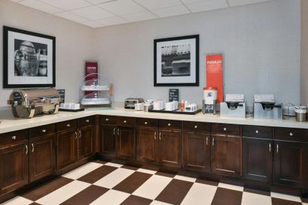 Hampton Inn & Suites Denver-Speer Boulevard - 29