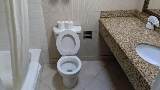 Lax Stadium Inn - 18