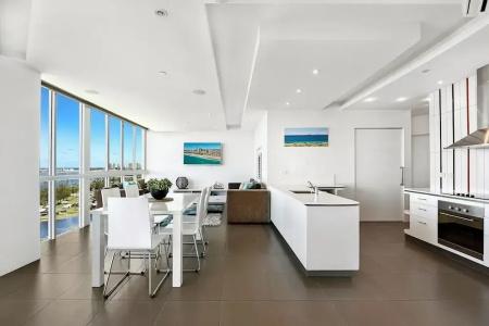 Crystal Bay On The Broadwater - 450