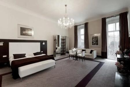Old Town Square Residence by Emblem - 80