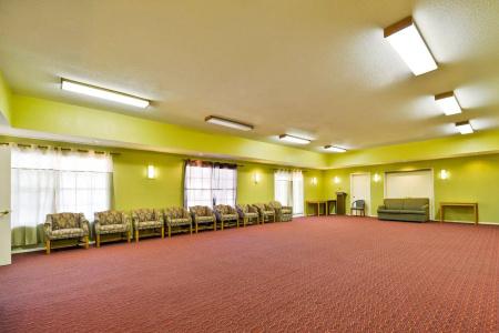 Econo Inn & Suites - 14