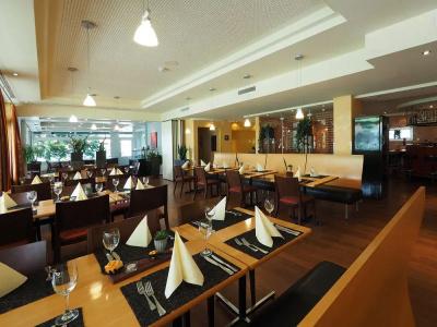 Restaurant Holiday - 26