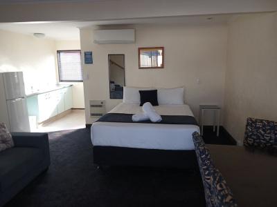 Palm City Motor Inn - 92