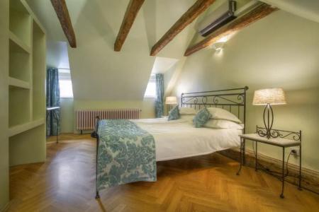 At the Black Star -Charming Romantic Suites and Apartments - 41