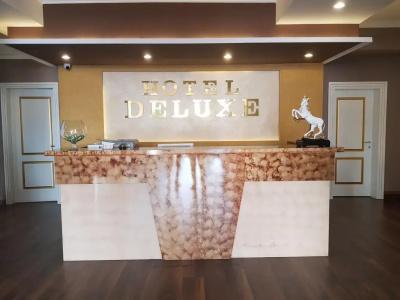 Deluxe - 15