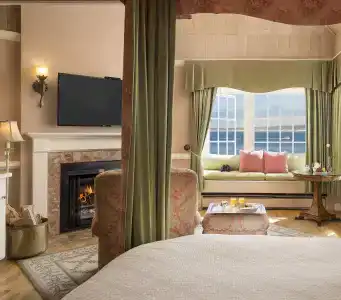 Spindrift Inn - 1