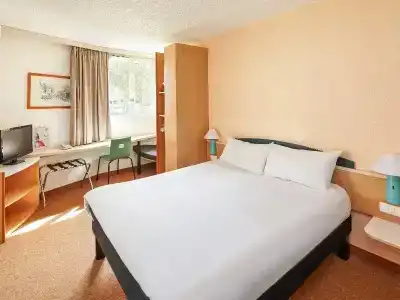ibis Ouest Luce - 54