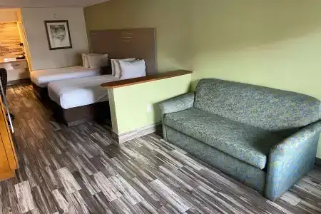 Quality Inn & Suites Downtown - 2