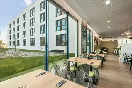 Super 8 by Wyndham Munich City North - 13
