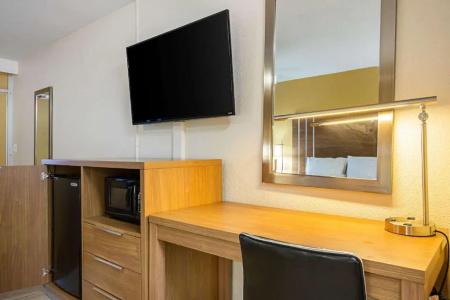 Quality Inn & Suites Airport - Cruise Port Hollywood - 37