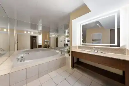 Wyndham Riverfront - 0